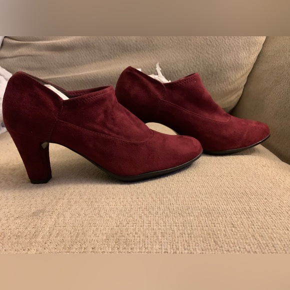 Aerosoles Women’s Booties - Picture 3 of 4